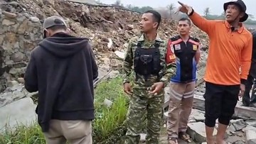 Tembok Pabrik dekat Permukiman Warga di Cileungsi Bogor Roboh