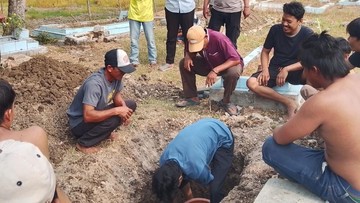 Beda Pilihan Pilkades di Balik Pindahnya Makam 41 Tahun di Bekasi