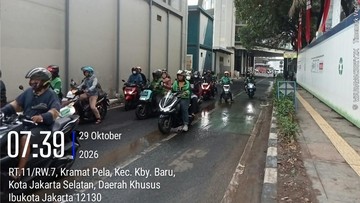 Lalin Arah Bulungan Dialihkan Imbas Truk Gangguan Dekat Halte CSW