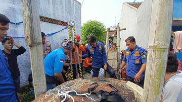 Nyemplung Sumur gegara Terpeleset, Warga Serang Dievakuasi Tim SAR