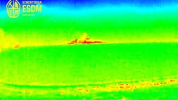 Gunung Anak Krakatau 7 Kali Erupsi Malam Ini, Status Level Siaga